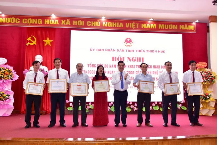 Các cá nhân và tập thể đã nhận Bằng khen của Thống đốc Ngân hàng Nhà nước Việt Nam và của UBND tỉnh