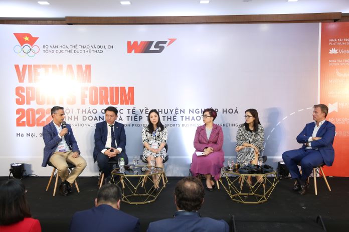 Các chuyên gia trong phiên thảo luận nhóm về chủ đề Bóng đá – Môn thể thao vua tại Việt Nam 
