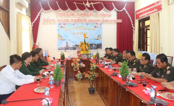 Quang cảnh buổi thăm, chúc mừng tại Bộ CHQS tỉnh Sekong.