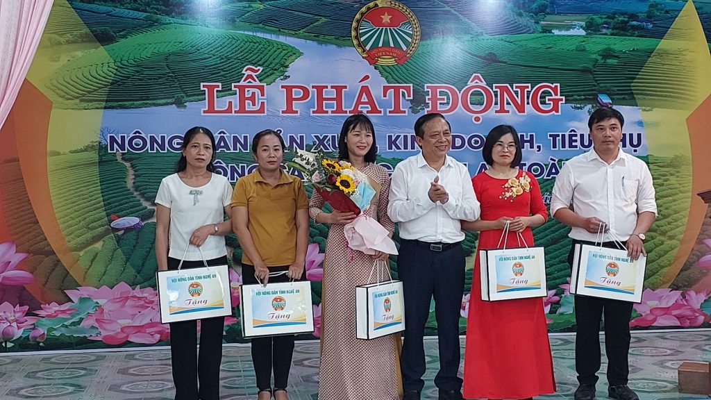 Ra mắt Câu lạc bộ Nông dân sản xuất, kinh doanh, tiêu thụ nông sản, thực phẩm an toàn xã Thanh Thủy. 