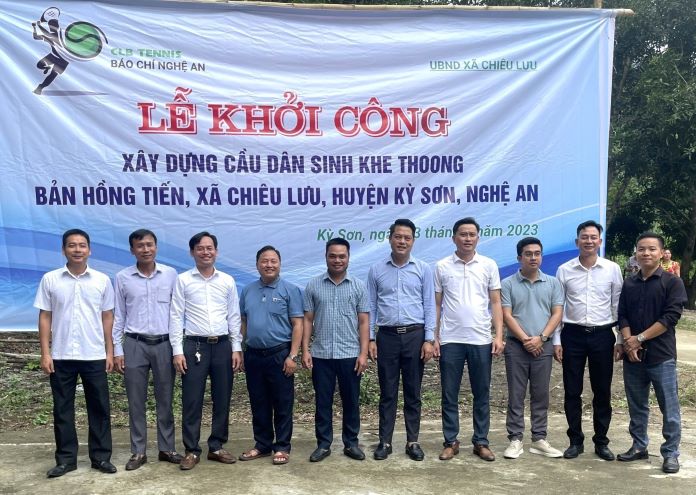 Lễ khởi công xây dựng cầu dân sinh Khe Thoong tại bản Hồng Tiến, xã Chiêu Lưu, huyện Kỳ Sơn, Nghệ An.