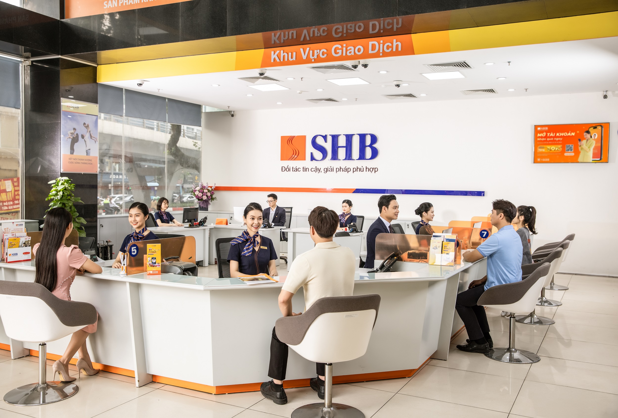 SHB dành 600 triệu đồng ưu đãi cho khách hàng mở thấu chi và thẻ tín dụng 
