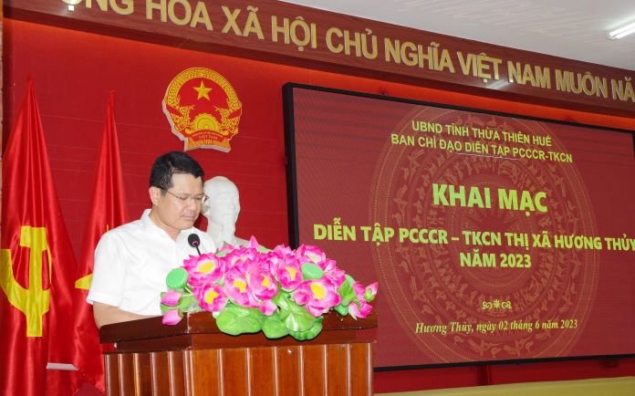 Ông Hoàng Hải Minh, Phó Chủ tịch UBND tỉnh Thừa Thiên Huế phải biểu khai mạc diễn tập.
