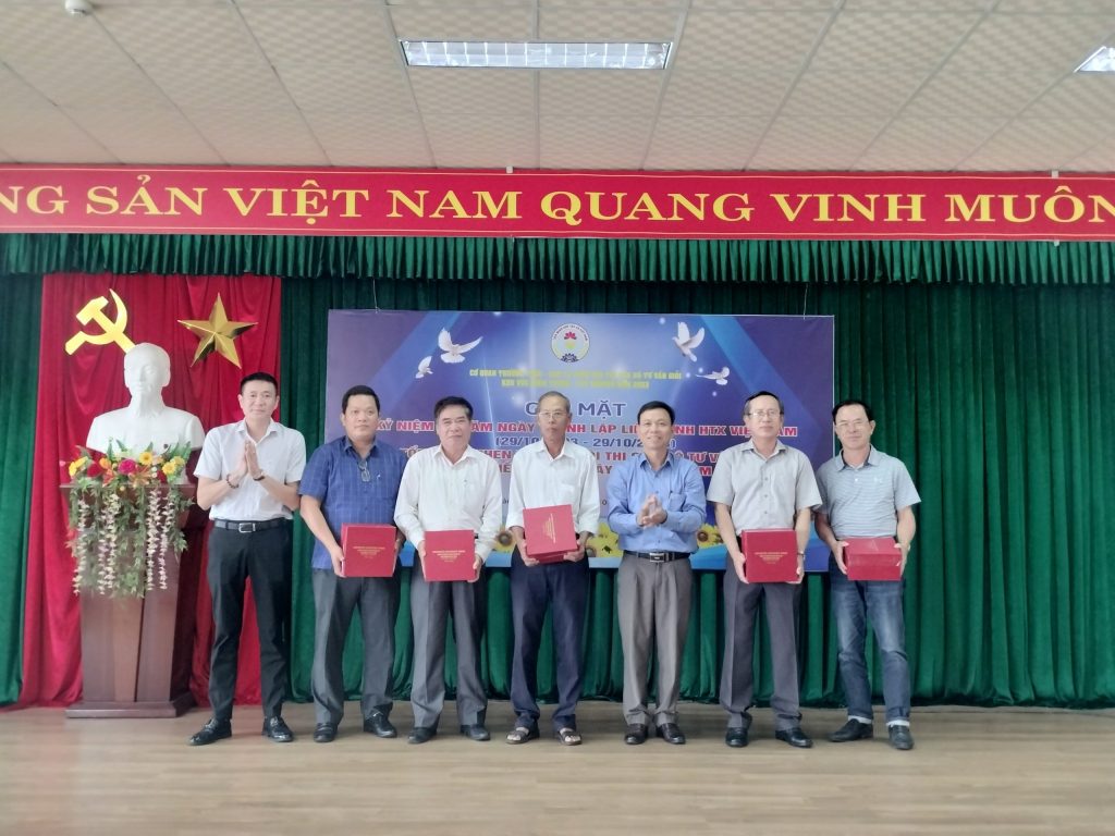 Liên minh Hợp tác xã Việt Nam khu vực miền Trung - Tây Nguyên gặp mặt kỷ niệm 30 năm thành lập