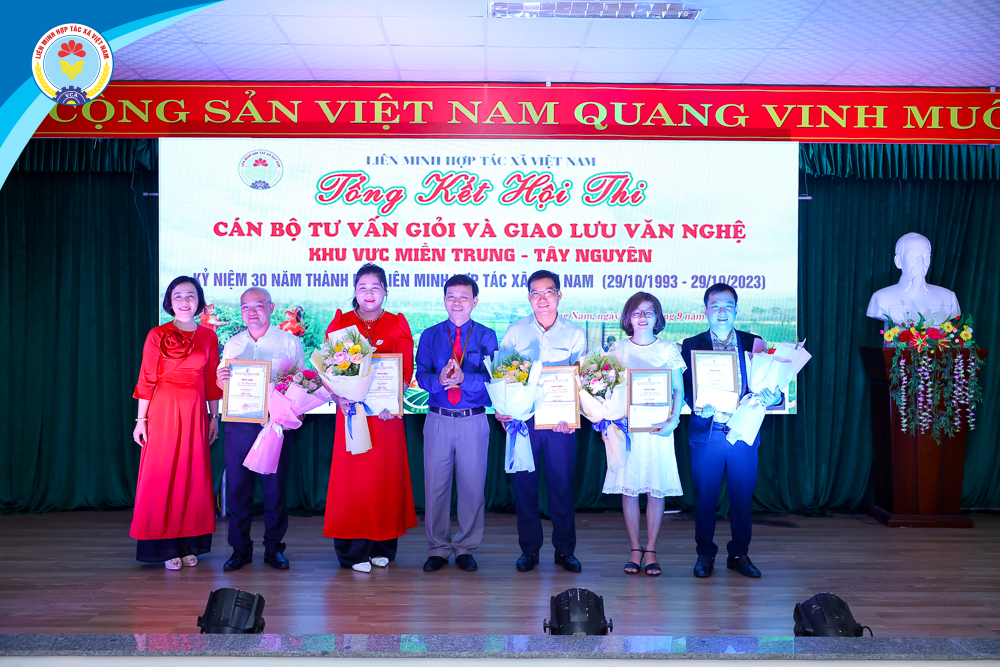 Liên minh Hợp tác xã Việt Nam khu vực miền Trung - Tây Nguyên gặp mặt kỷ niệm 30 năm thành lập