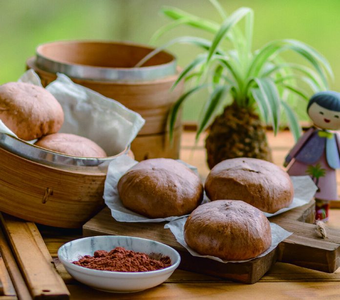 Khách đến Công viên giải trí Tân Thành Phong Đường được tự làm những chiếc bánh bao độc đáo.