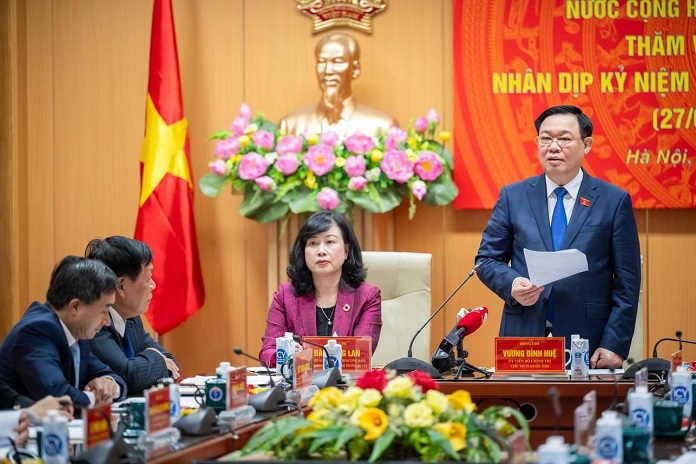 Chủ tịch Quốc hội thăm và chúc mừng Bộ Y tế nhân Ngày Thầy thuốc Việt Nam
