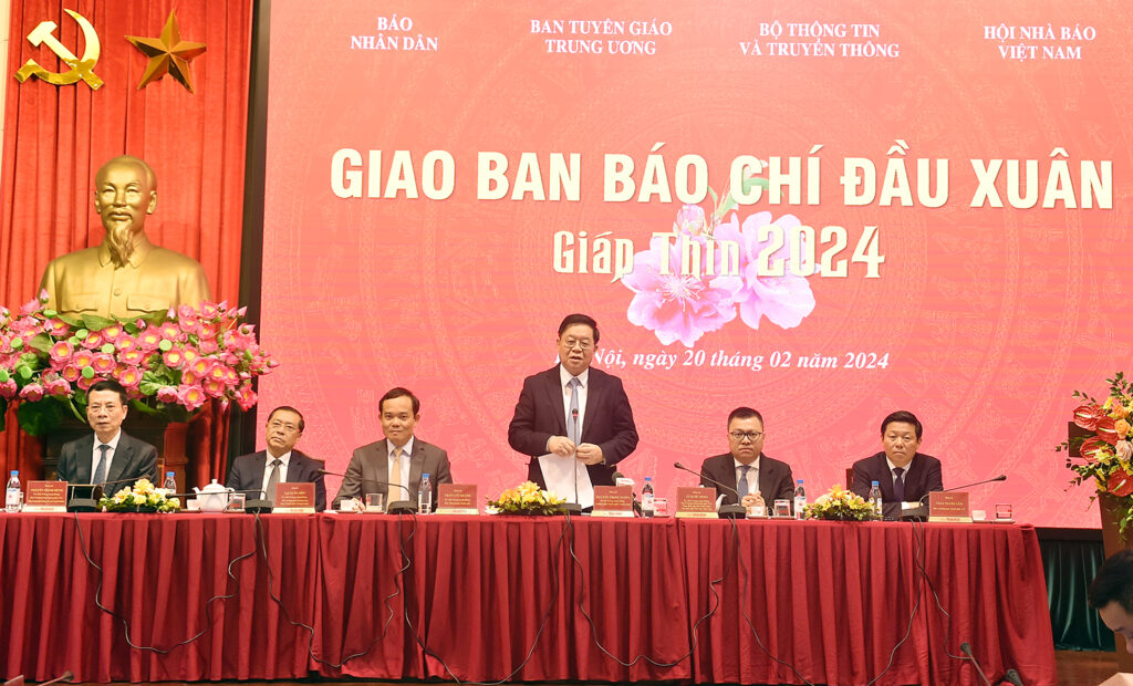 Đồng chí Nguyễn Trọng Nghĩa, Bí thư Trung ương Đảng, Trưởng Ban Tuyên giáo Trung ương phát biểu tại Hội nghị - Ảnh: VGP
