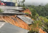 Mưa lớn kéo dài, xuất hiện điểm sạt lở gần Cửa khẩu Cha Lo tỉnh Quảng Trị
