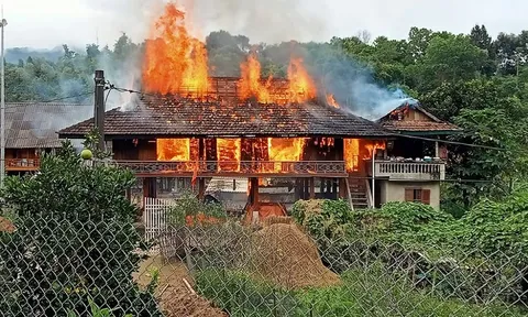 Cháy rụi căn nhà sàn của thầy giáo ở Điện Biên, thiệt hại gần 800 triệu đồng