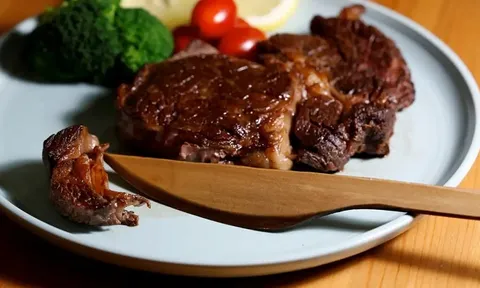 Các nhà khoa học Mỹ chế tạo dao gỗ, sắc hơn gấp ba lần so với dao bằng thép không gỉ