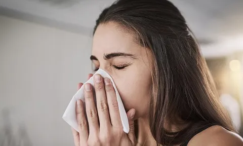 Mùa lạnh: Đừng nhầm lẫn triệu chứng COVID-19 với cảm lạnh!