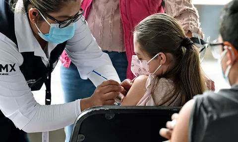 Vaccine COVID-19 cho trẻ em liệu có thể làm giảm nhẹ đại dịch?