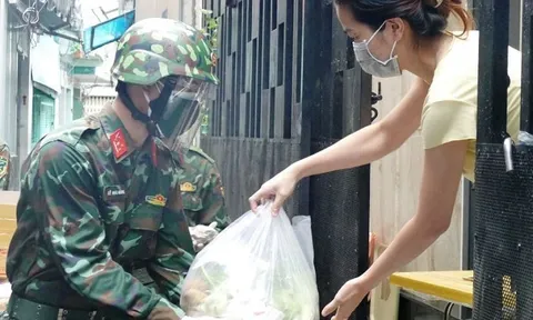 Sáng ngời phẩm chất người lính cụ Hồ trong cuộc chiến chống Covid-19
