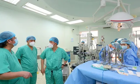 Hai kỷ lục mới từ ca ghép tim xuyên Việt tại Bệnh viện Trung ương Huế