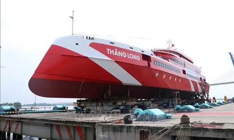 Hạ thủy tàu cao tốc một thân lớn nhất Việt Nam