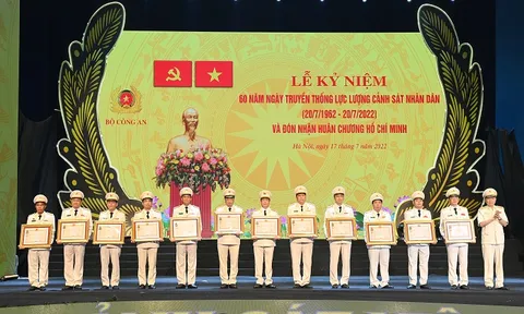Công an tỉnh Thừa Thiên Huế đón nhận Huân chương Bảo vệ Tổ quốc hạng Nhì