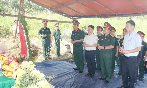 Dâng hoa, dâng hương 13 liệt sĩ hy sinh tại Tiểu khu 67