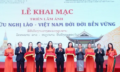 Khai mạc Triển lãm ảnh "Tình hữu nghị Lào - Việt Nam đời đời bền vững"