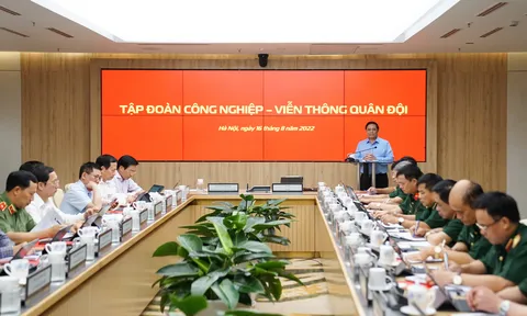 Thủ tướng Chính phủ thăm và làm việc với Viettel