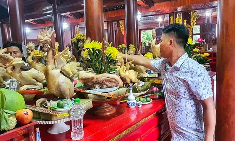 Độc đáo những mâm cỗ ‘gà bay’ lạ mắt trong ngày rằm tháng Bảy ở Hà Tĩnh