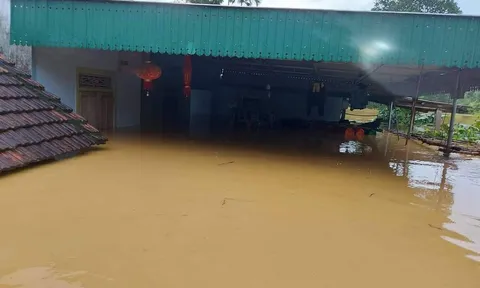 Ảnh hưởng của hoàn lưu bão số 4: Nhiều địa phương tại Nghệ An ngập sâu trong nước