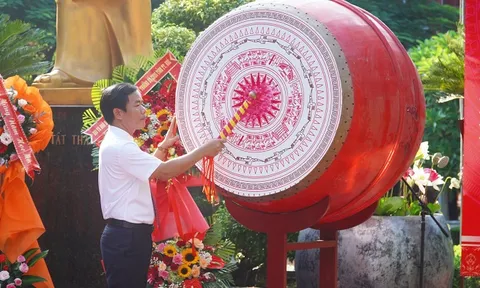 Công bố quyết định thành lập Trường THPT chuyên Khoa học Huế và khai giảng năm học 2022-2023