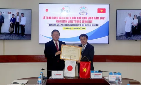 Bệnh viện Trung ương Huế nhận Bằng khen của Chủ tịch JICA