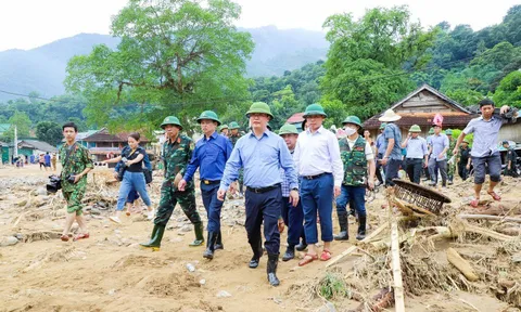 Chủ tịch UBND tỉnh Nghệ An kiểm tra, chỉ đạo khắc phục hậu quả mưa lũ tại huyện Kỳ Sơn