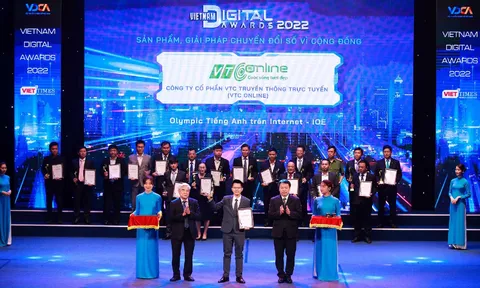 Cuộc thi Olympic tiếng Anh trên Internet (IOE) nhận giải thưởng chuyển đổi số Việt Nam 2022