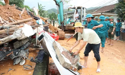 Lực lượng vũ trang Thừa Thiên Huế giúp dân khắc phục hậu quả sau mưa bão