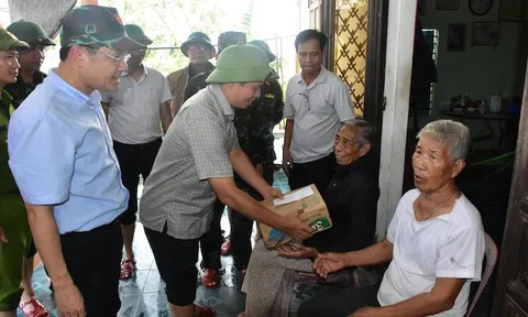 Thừa Thiên Huế: Sớm ổn định cuộc sống của người dân sau mưa lũ