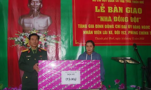 Bộ CHQS tỉnh Thừa Thiên Huế bàn giao “Nhà đồng đội”