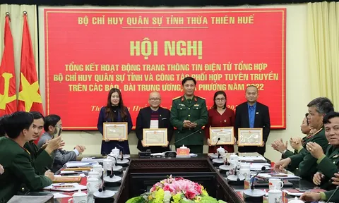 Bộ CHQS tỉnh Thừa Thiên Huế tổng kết hoạt động Trang thông tin điện tử và khen thưởng phóng viên báo chí năm 2022