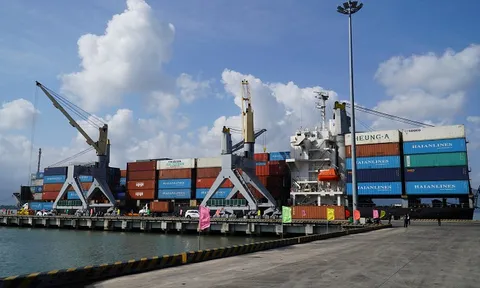Huế khai trương tuyến hàng container đầu tiên cập Cảng Chân Mây