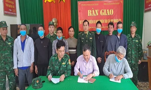 Nghệ An: Cứu thành công 7 thuyền viên bị chìm tàu