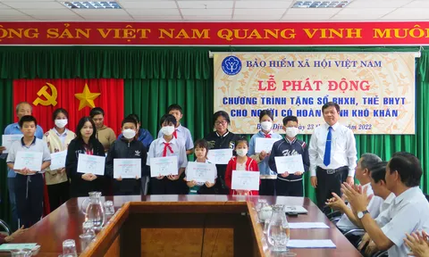 BHXH Việt Nam đã huy động được gần 50 tỷ đồng để trao quà cho người dân khó khăn