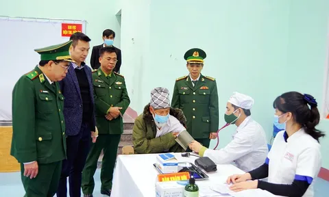 Khám chữa bệnh cho 500 người dân biên giới A Lưới (Thừa Thiên Huế)