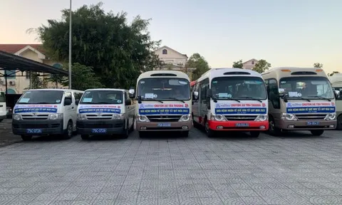 Những chuyến xe yêu thương chở bệnh nhân về quê đón Tết