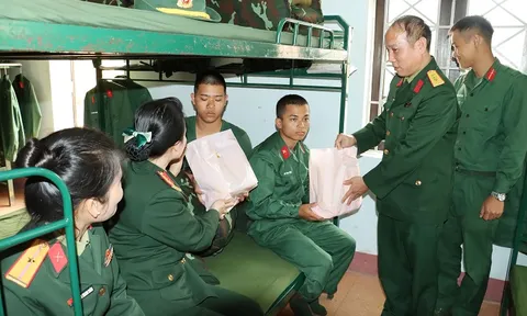 Hội Phụ nữ Bộ CHQS tỉnh Thừa Thiên Huế thăm, động viên chiến sĩ mới nhập ngũ năm 2023