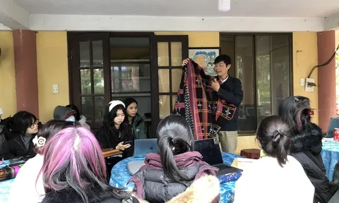 Dệt Dzèng - nghề mang đậm bản sắc văn hóa người Tà Ôi