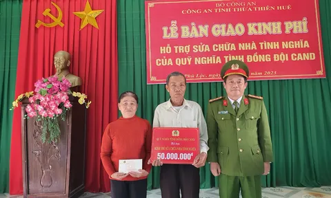 Hỗ trợ kinh phí xây dựng nhà tình nghĩa và tặng quà cho các em học sinh có hoàn cảnh khó khăn