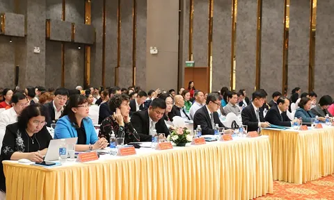 Tháo gỡ khó khăn, hỗ trợ đội ngũ cô đỡ thôn bản