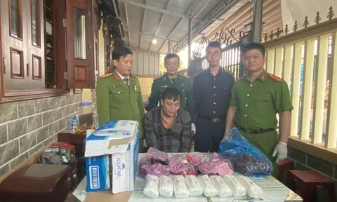Phát hiện số lượng lớn ma túy khi soi chiếu hành lý trên ô tô đi qua cửa khẩu