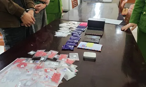 Nghệ An: Bắt giữ 3 đối tượng mua bán, tàng trữ trái phép 2.300 viên ma túy
