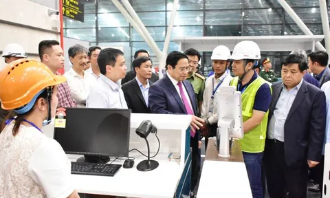 Thủ tướng Phạm Minh Chính kiểm tra tiến độ dự án Nhà ga hành khách T2 Cảng hàng không quốc tế Phú Bài