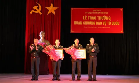Lễ trao thưởng Huân chương Bảo vệ Tổ quốc