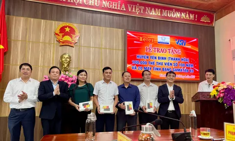 Huyện Yên Định – Thanh Hóa: Trao tặng thẻ thư viện số và máy tính bảng cho giáo viên, học sinh