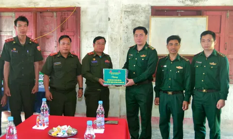 Chúc Tết cổ truyền Bun Pi May lực lượng vũ trang Lào