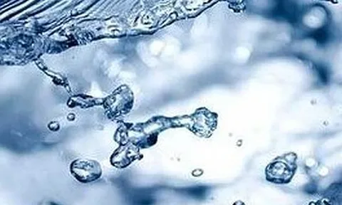 Bột tái chế tiêu diệt hàng nghìn vi khuẩn trong nước mỗi giây khi tiếp xúc với ánh nắng mặt trời